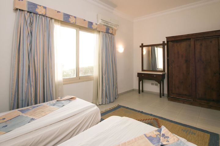 Room 35 of 70