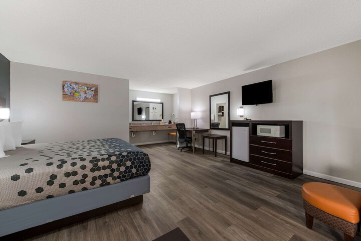 Room 16 of 42