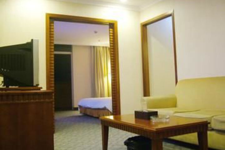 Room 4 of 13