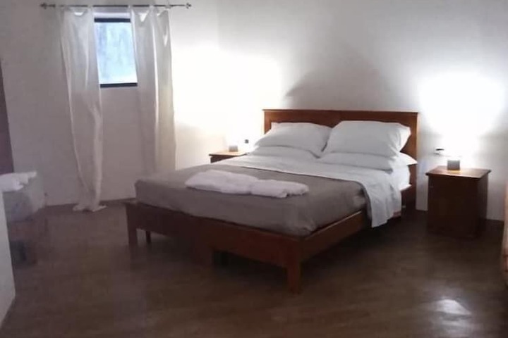 Room 6 of 17