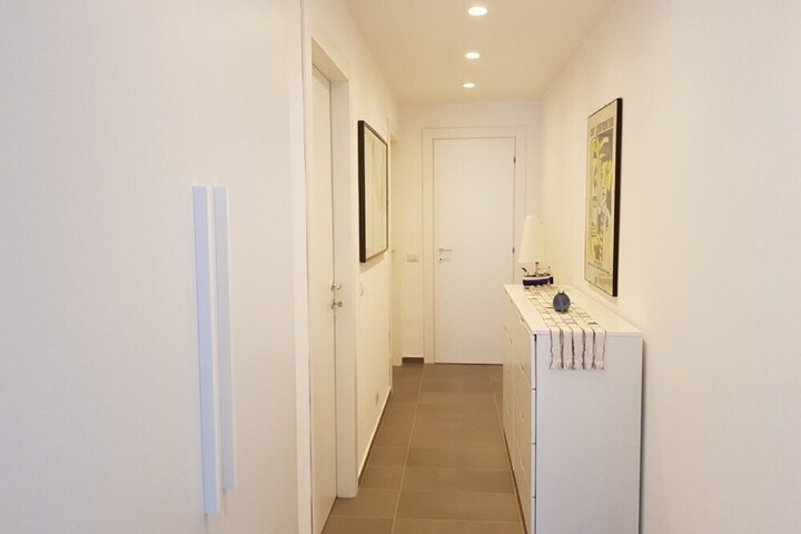 Ballroom/Hall 15 of 22