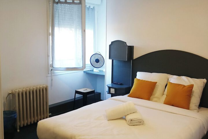 Room 6 of 18