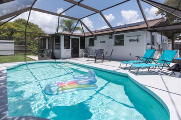 Pool 13 of 24