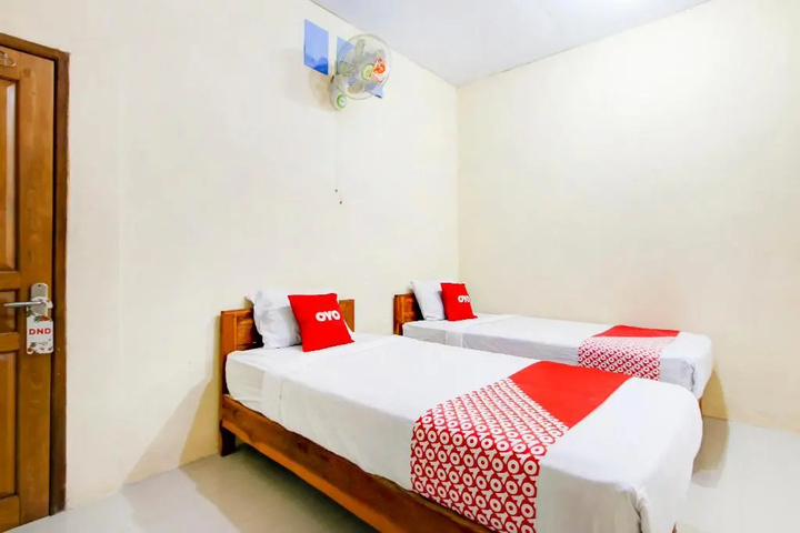Room 4 of 16