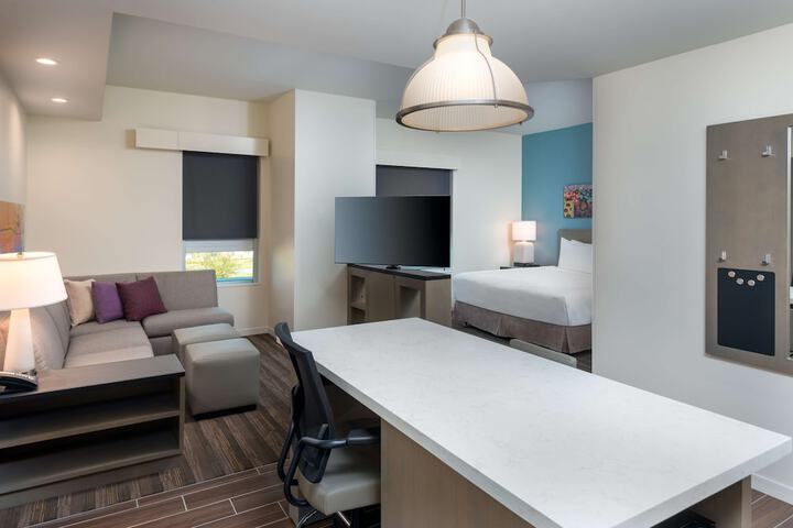 Room 28 of 60