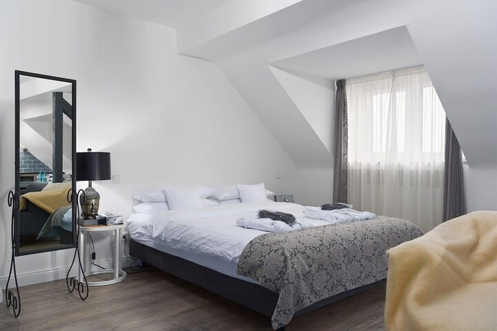 Room 19 of 29