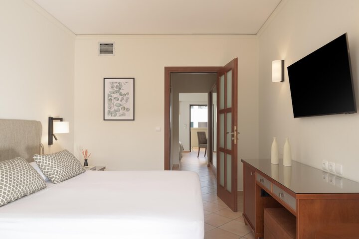 Room 102 of 357