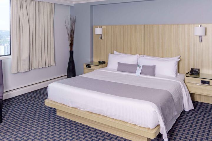 Room 14 of 210