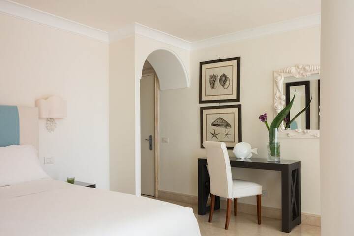 Room 43 of 97