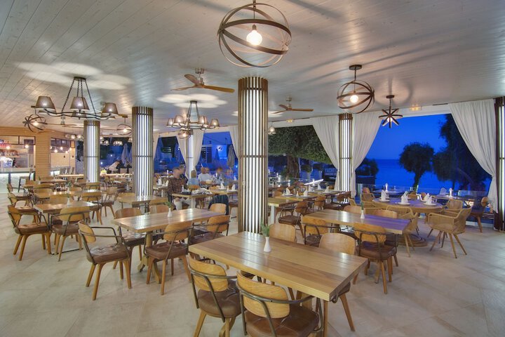 Dining 106 of 129