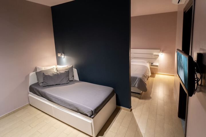 Room 5 of 16