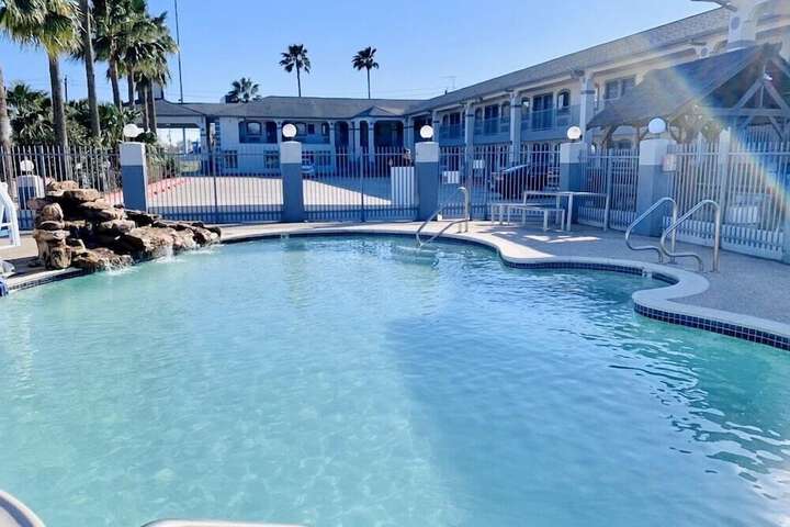 Pool 19 of 37