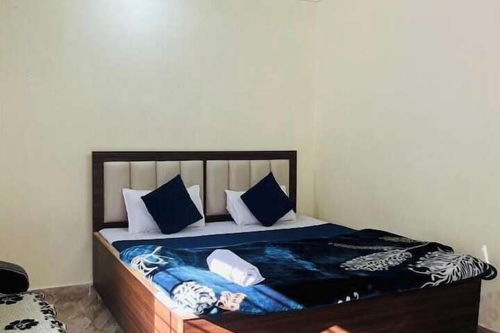 Room 14 of 32