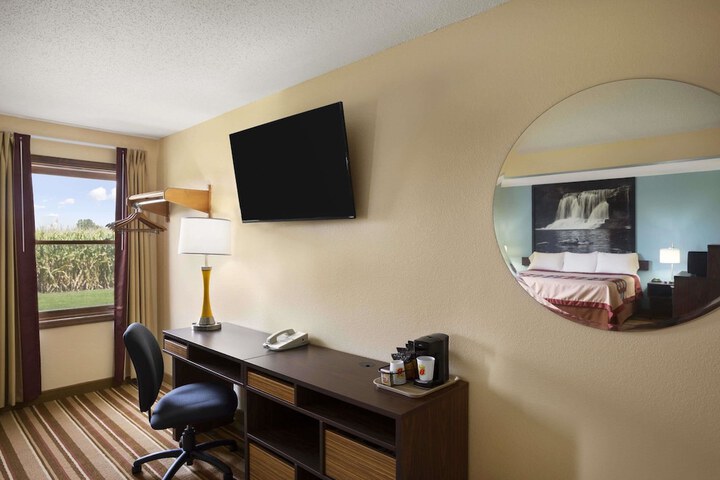 Room 7 of 36