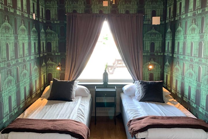 Room 15 of 53