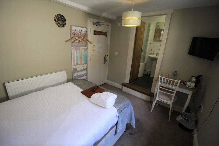 Room 12 of 62