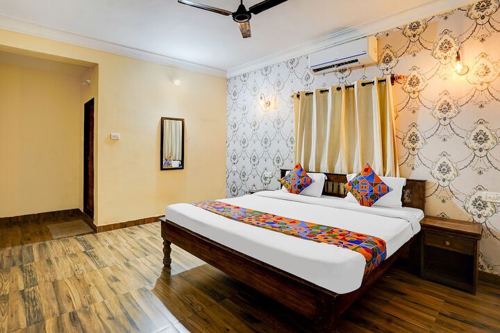 Room 10 of 28