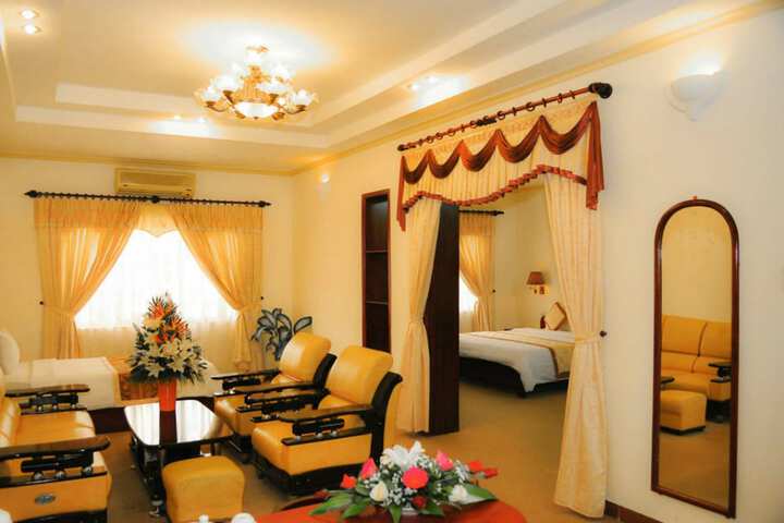 Room 6 of 17