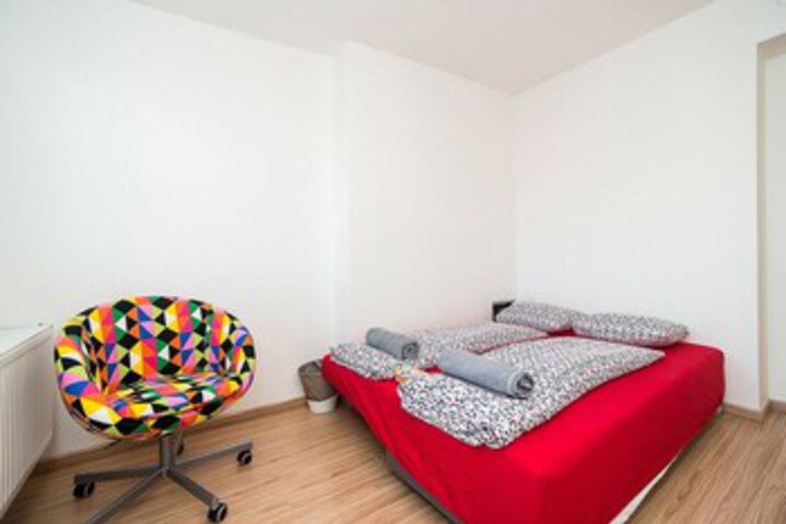Room 16 of 38