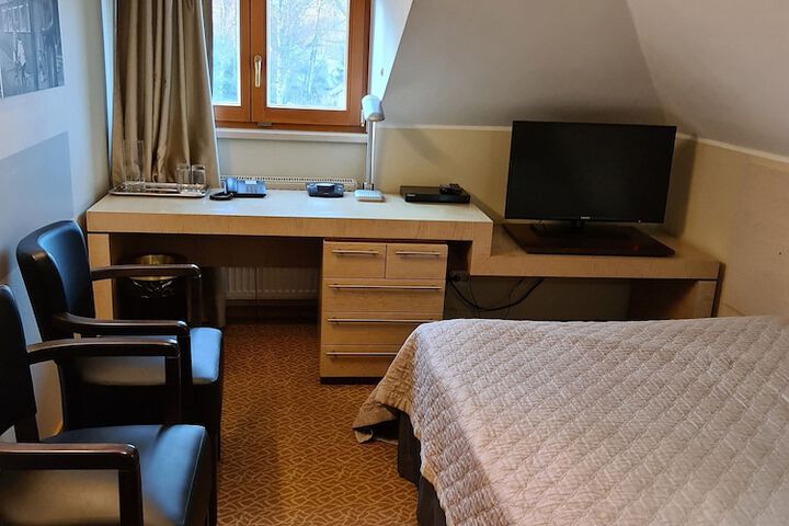 Room 9 of 31