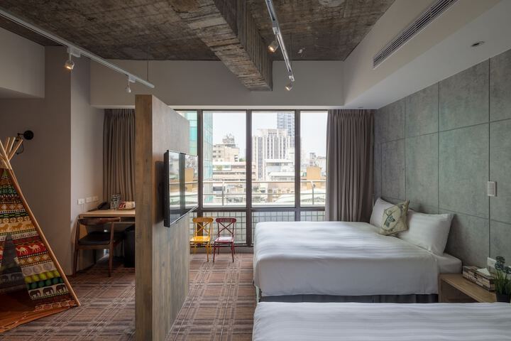 Room 53 of 76