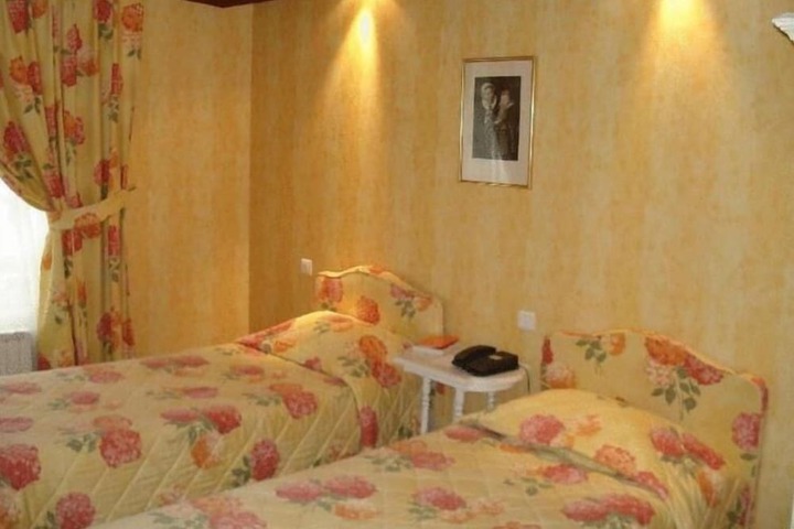 Room 27 of 48