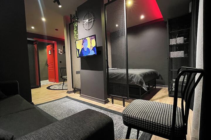 Room 11 of 28