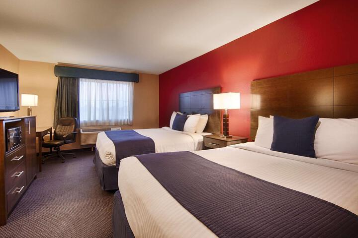 2 Queen Beds Mobility Accessible Bathtub Full Breakfast (2 of 6)