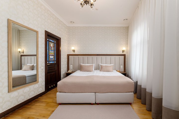 Room 40 of 73
