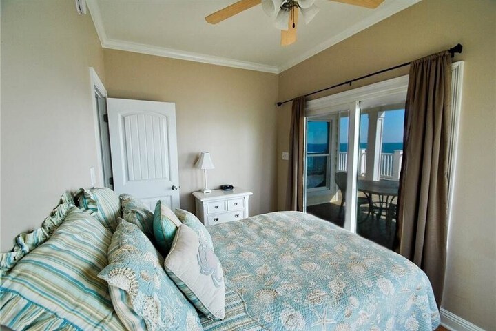 Room 5 of 6