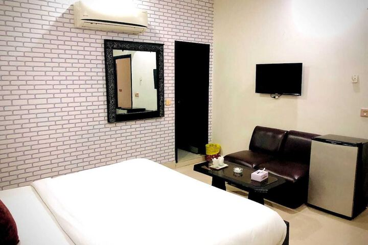 Room 7 of 10