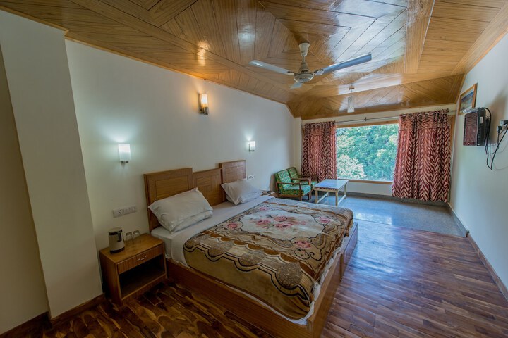 Room 3 of 9
