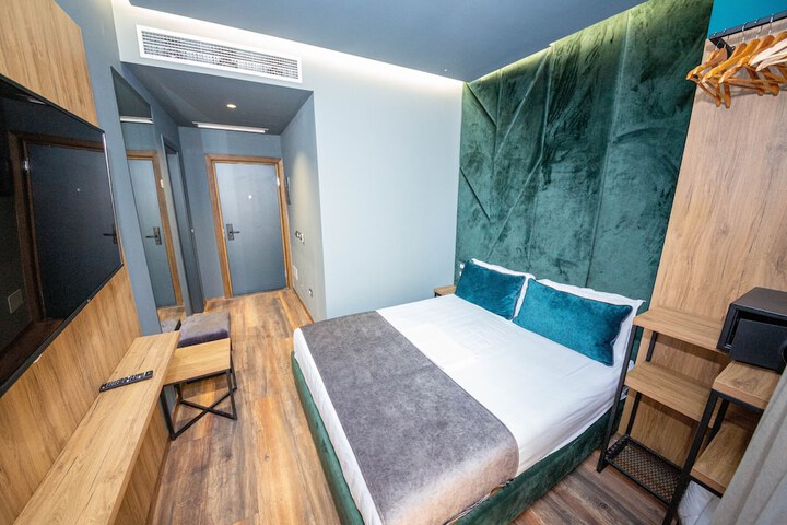 Room 12 of 96