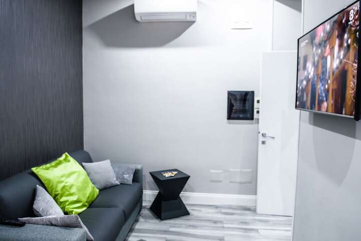 Room 11 of 37