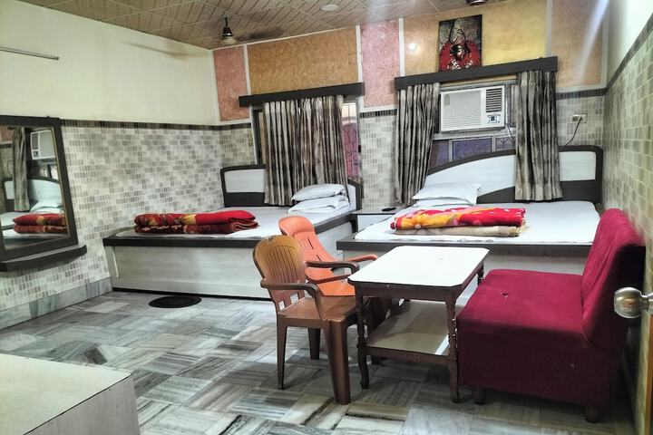 Room 12 of 29