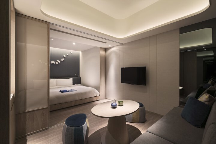 Room 16 of 43