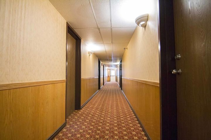 Ballroom/Hall 27 of 33