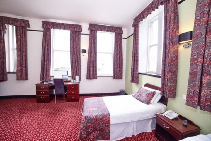 Room 13 of 72