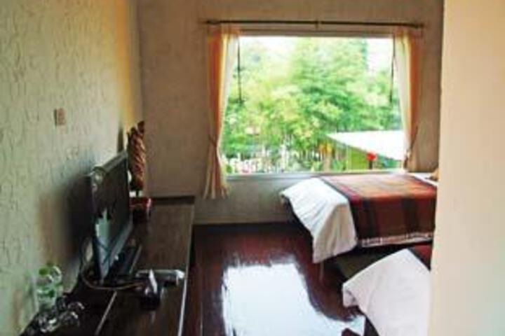 Room 3 of 10