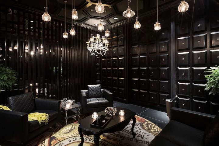 Lounge 157 of 193