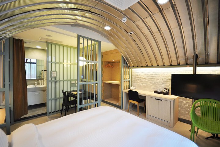 Room 12 of 48