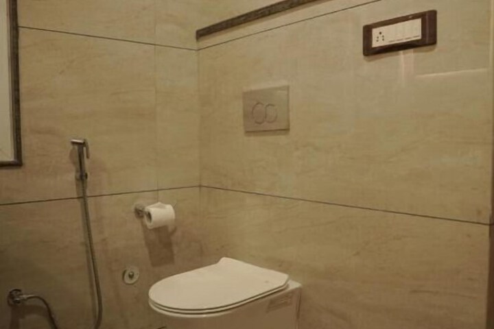 Room 18 of 28