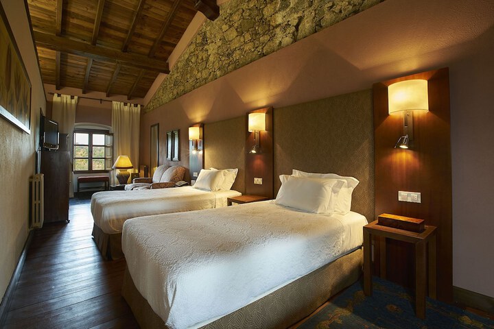 Room 5 of 37