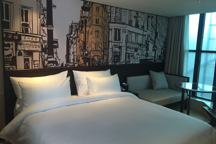 Room 17 of 146