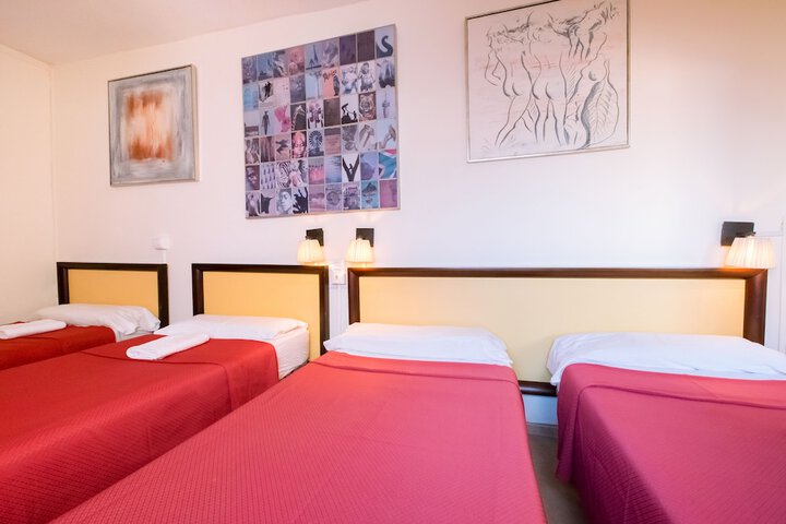 Room 8 of 50