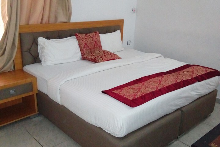 Room 12 of 13