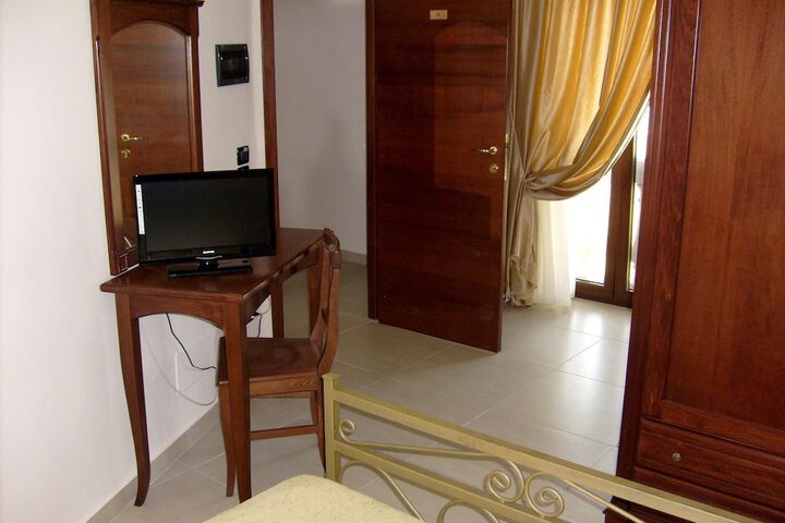 Room 27 of 27