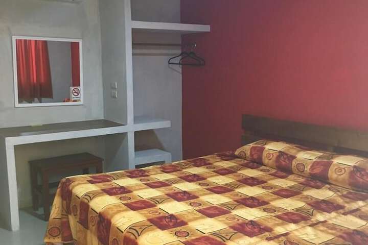 Room 6 of 9