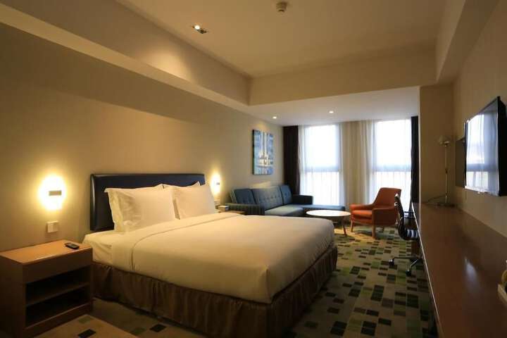 Room 15 of 42