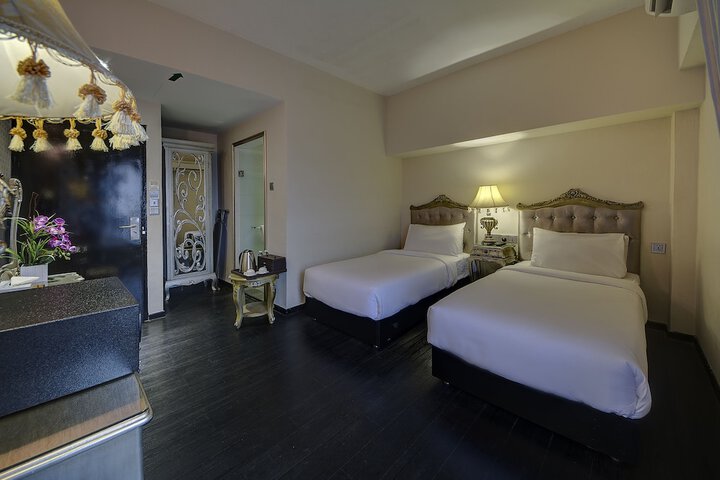 Room 19 of 33